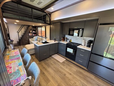 Luxury Vineyard Retreat – Near Mid-State Fair & Tin City Events