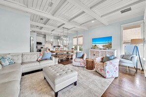 單棟房屋, 多張床 (Inlet Beach Retreat 202) | 客廳 | 電視