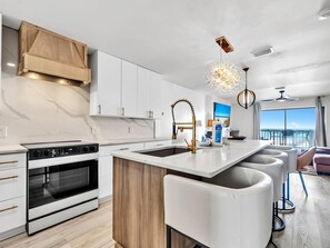 Maison, plusieurs lits (Charline at Shoreline Villas) | Cuisine privée