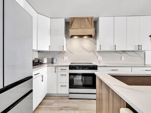 Townhome, Multiple Beds (Charline at Shoreline Villas) | Private kitchen