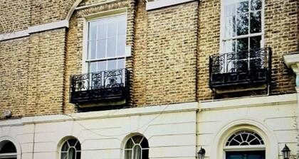 Georgian House in heart of St Johns Wood and Little Venice with large garden