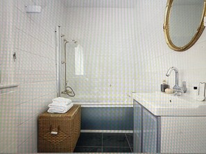 Dusche, Handtücher, Toilettenpapier