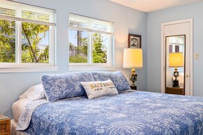 3 bedrooms, travel cot, free WiFi, bed sheets - The Bent Rod-Charming Canal home! (Jamaica Beach)