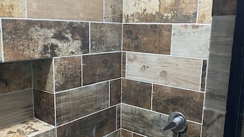 Håndklær, såpe og toalettpapir