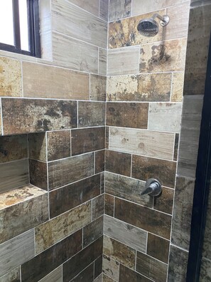 Håndklær, såpe og toalettpapir