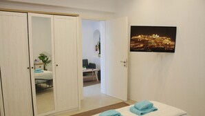 Ảnh chưa phân loại, 2 trong số 16 ảnh, nút