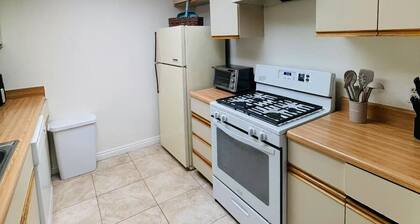 Spacious 2-bedroom, 2-bath Condo with WiFi, A/C and All Inclusive in Pasadena