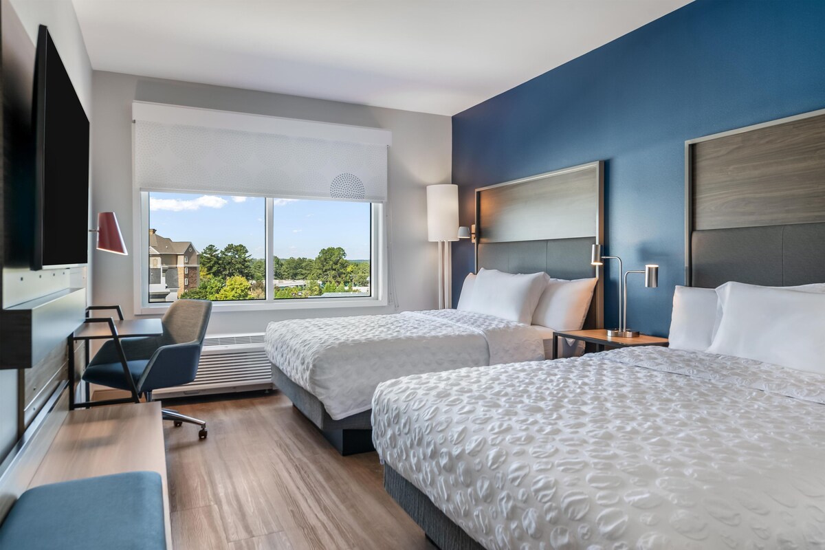 2 Queen Beds W/Walk In Shower