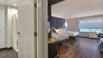 Room, 1 King Bed, Accessible (Mobility & Hearing, Roll-In Shower) | Free WiFi