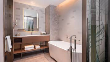 Deluxe Suite, 1 King Bed | Bathroom