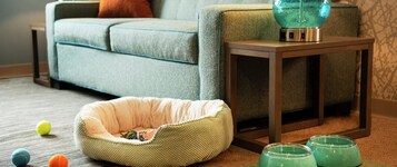 Suite, 1 King Bed, Accessible (Hearing) | Living area