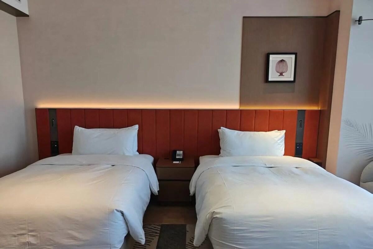 Sengetøy av topp kvalitet, minibar, safe på rommet og lydisolert