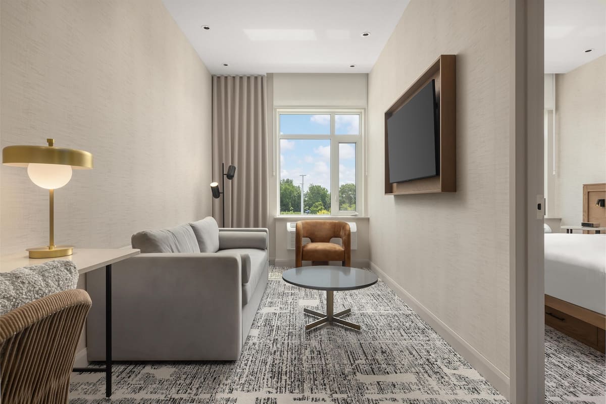 Suite, 1 Bedroom | Living area