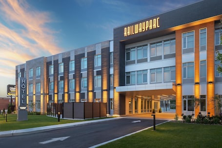 Exterior. Hotel Railwayparc Montreal, Tapestry Collection By Hilton