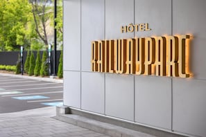 Exterior - Hotel Railwayparc Montreal, Tapestry Collection By Hilton (Montreal)