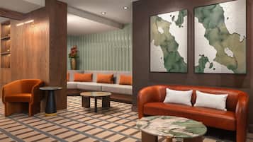 Un vestíbulo con un muro decorativo de madera, un sofá, un sillón de cuero y un piso estampado.
