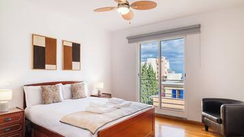 3 bedrooms, iron/ironing board, internet, bed sheets