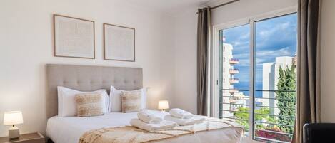 3 quartos, ferros/tábuas de passar roupa, acesso à internet