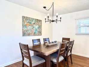 Dining - Gallery Getaway - Hot Tub - Ping Pong (Lubbock)