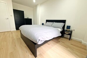 1 chambre, fer et planche à repasser, Wi-Fi gratuit, draps fournis