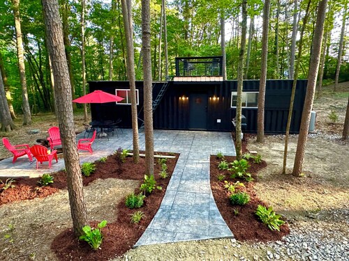 Container Home with Rooftop Deck, Amazing Views, Full Kitchen and Bath, Wi-Fi