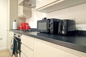 Refrigerador, microondas, horno, placa de cocina