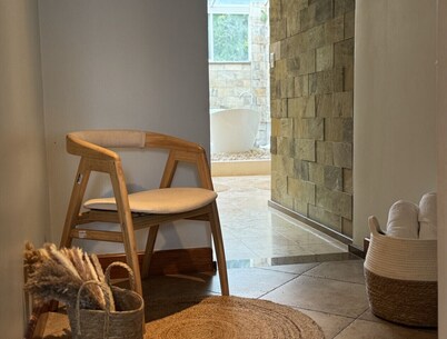 Spacious 5BR in Escazu w/Jacuzzi, Sauna & Fire Pit