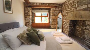 2 bedrooms, individually decorated, individually furnished, free WiFi