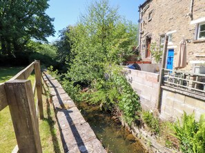 Property grounds - Sunnybrook Cottage (Lancaster)