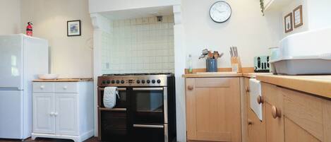 เครื่องครัว/จาน/ช้อนส้อม