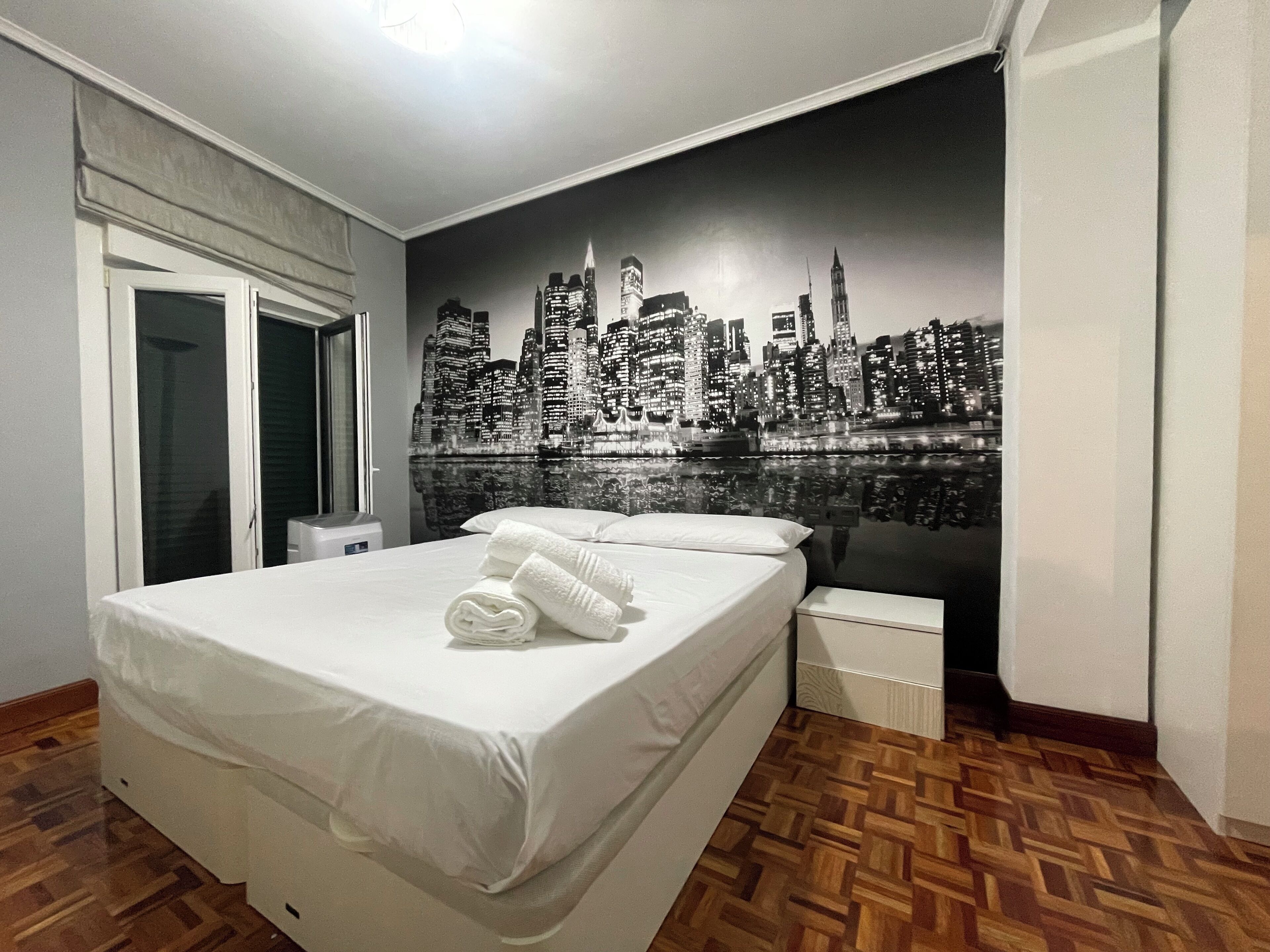 3 chambres, fer et planche à repasser, Wi-Fi, draps fournis