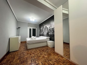 3 slaapkamers, een strijkplank/strijkijzer, wifi, beddengoed