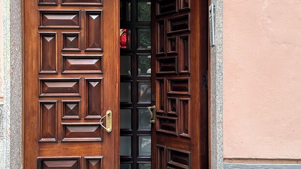A wooden door with intricate geometric patterns and a brass handle. - Elegant holiday home situated in Salerno, city centre, a few km from Amalficoast (Salerno)