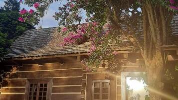 Nhà tiện nghi đơn giản, quang cảnh hồ | Hiên