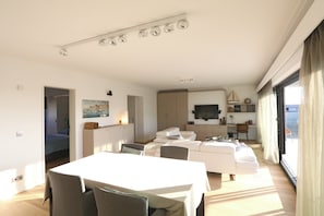 Apartment | Dining