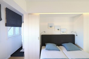 3 bedrooms, individually furnished, iron/ironing board