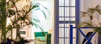 Sunset Lane Apartment Hotel