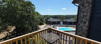 Charming 2-bedroom pet-friendly apartment in beautiful Hot Springs with WiFi, AC