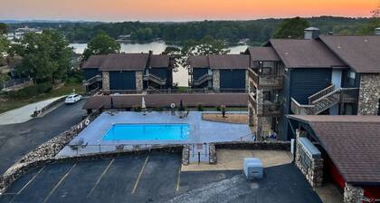 Charming 2-bedroom pet-friendly apartment in beautiful Hot Springs with WiFi, AC