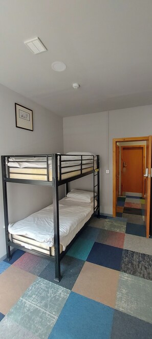 Classic Twin Room | Free WiFi - R S Hostels - leeds (Leeds)