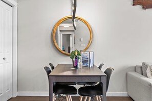 Dining - The Solstice Loft -2 Bed/2 Bath Luxurious Penthouse (Canmore)