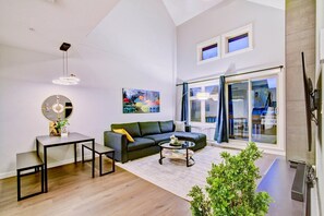 TV, fireplace, offices - The Solstice Loft -2 Bed/2 Bath Luxurious Penthouse (Canmore)