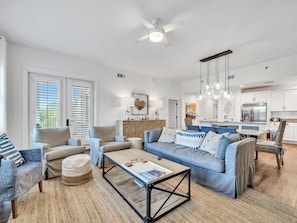 Apartment, Mehrere Betten (Redfish Village M2321- Changes in Lat) | Wohnbereich | Fernseher