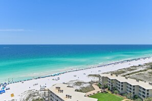 Appart'hôtel, 1 très grand lit et 1 canapé-lit (SunDestin 1818) | Plage