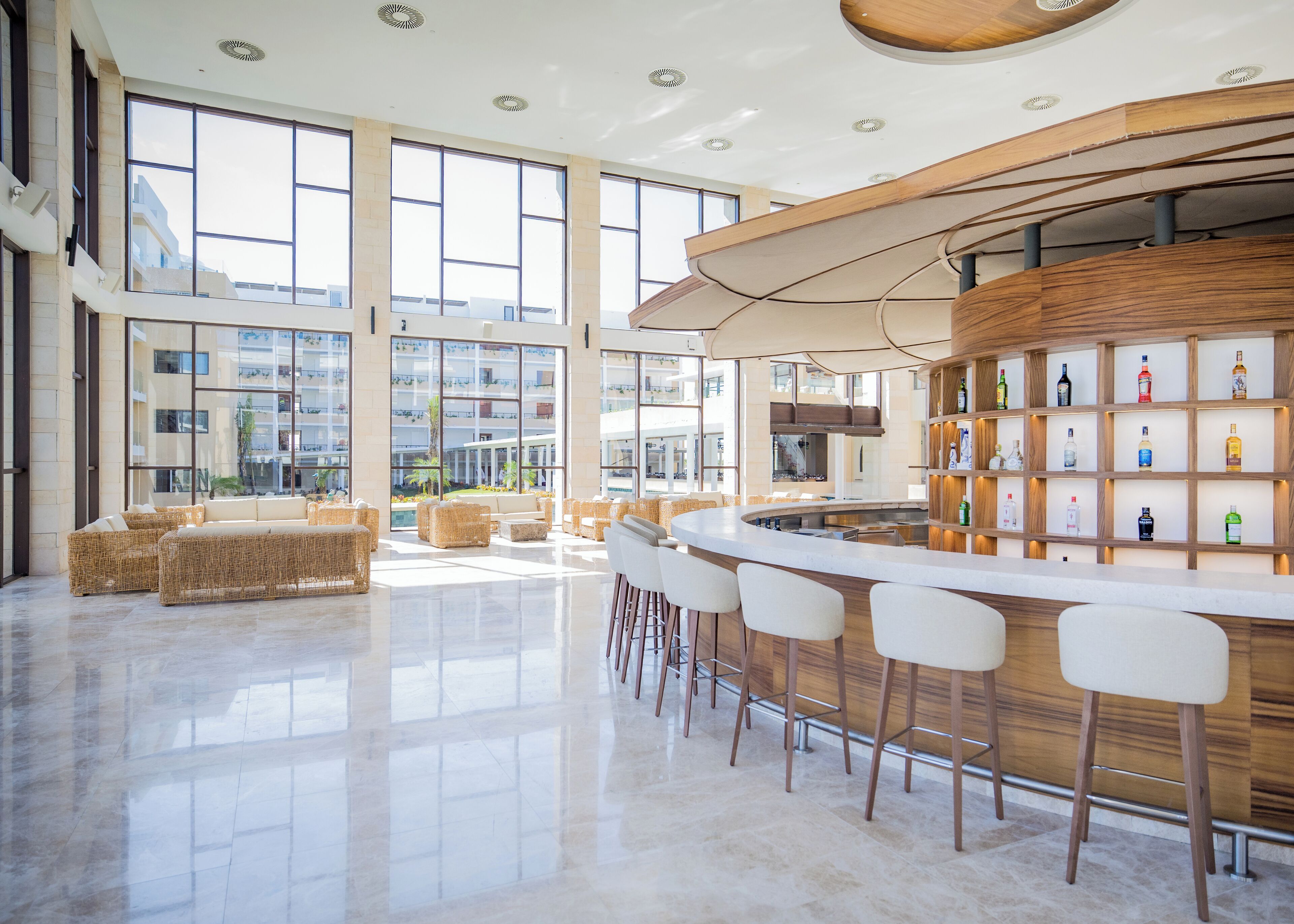 14 bars/lounges, 2 beach bars