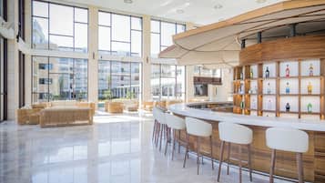 14 bars/lounges, 2 beach bars