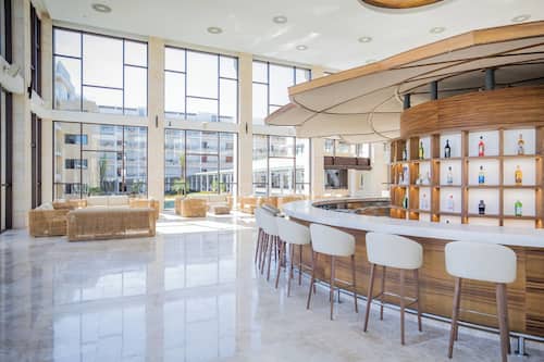 14 bars/lounges, 2 beach bars