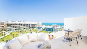 Mirage Club Plunge Pool Suite: Sky view | View from room