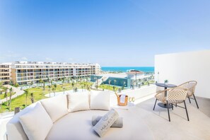 Mirage Club Plunge Pool Suite: Sky view | View from room