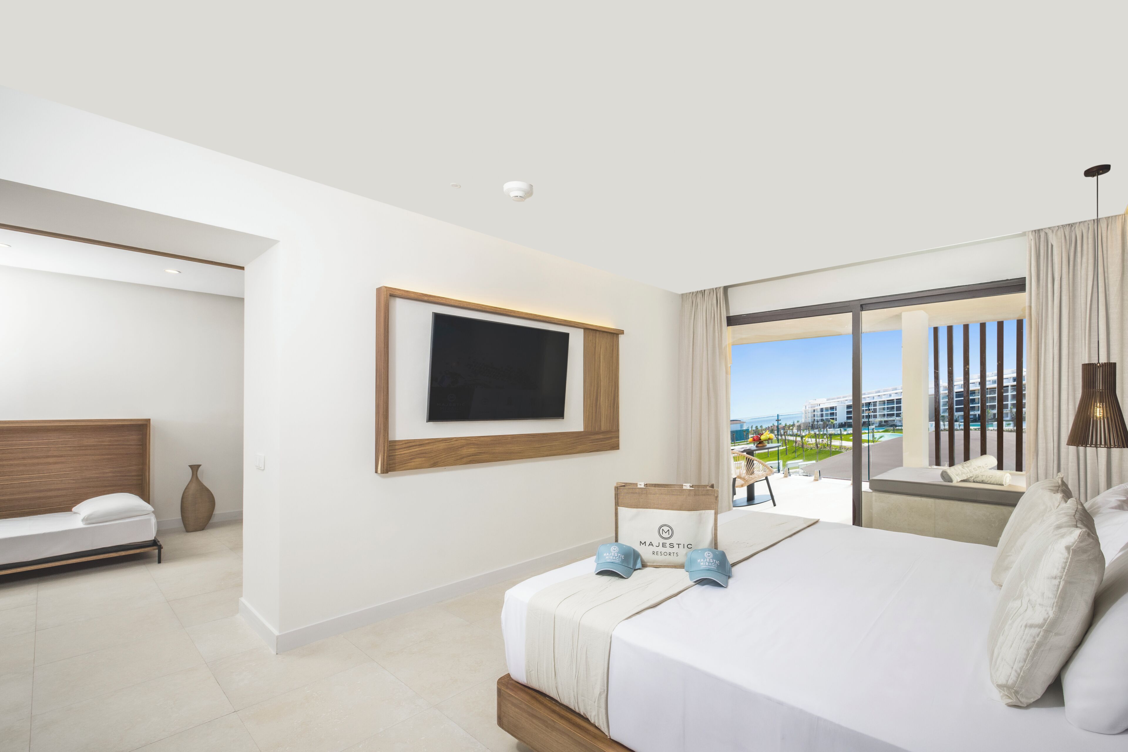 Family Club One Bedroom Suite (Outdoor Jacuzzi) | 1 ห้องนอน, เตียงพร้อมฟูกเสริมที่นอน, พื้นที่ทำงานแบบใช้แล็ปท็อป